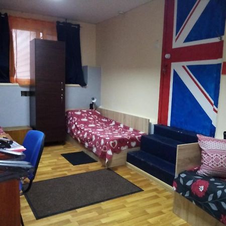 Нау Гостиница Kiev Bagian luar foto