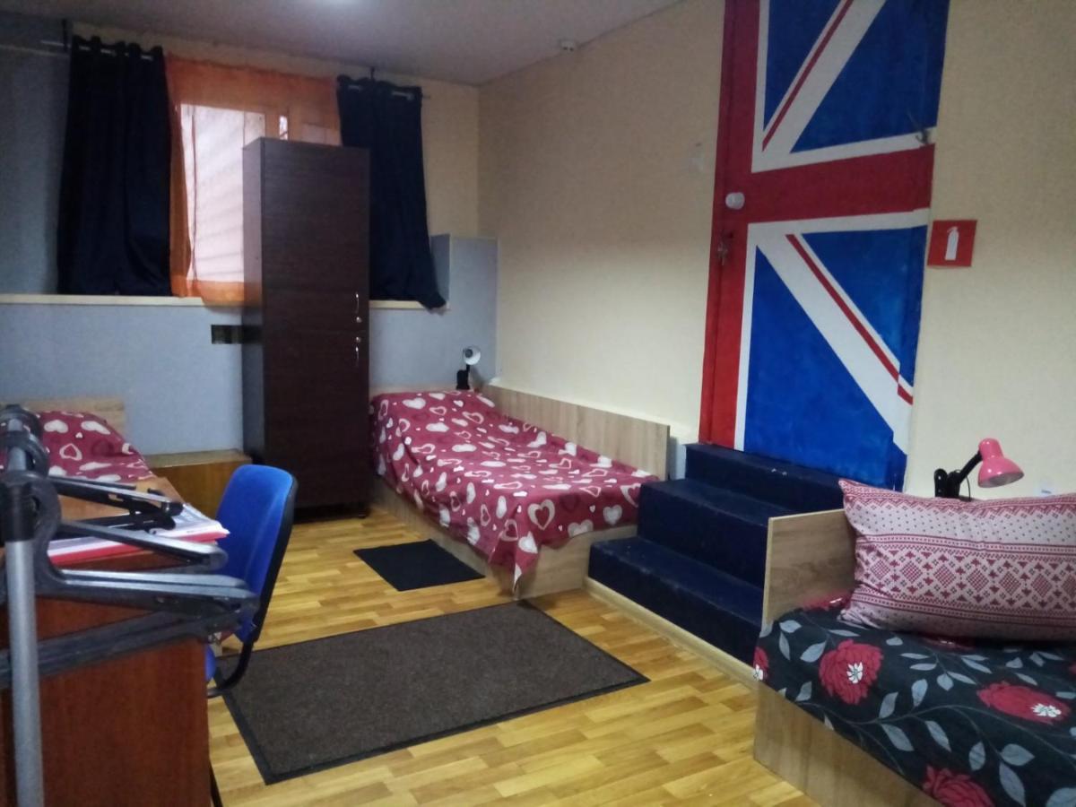 Нау Гостиница Kiev Bagian luar foto